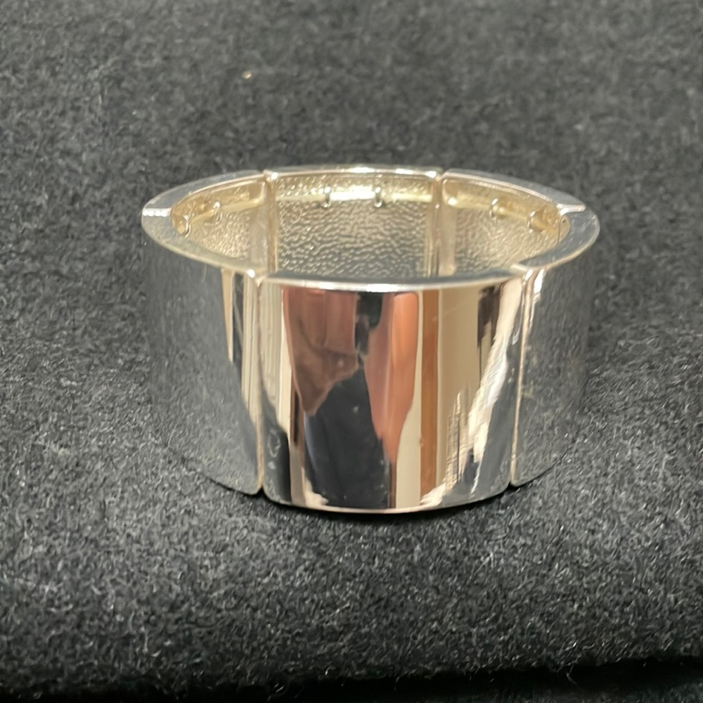 Stretchy silver bracelet